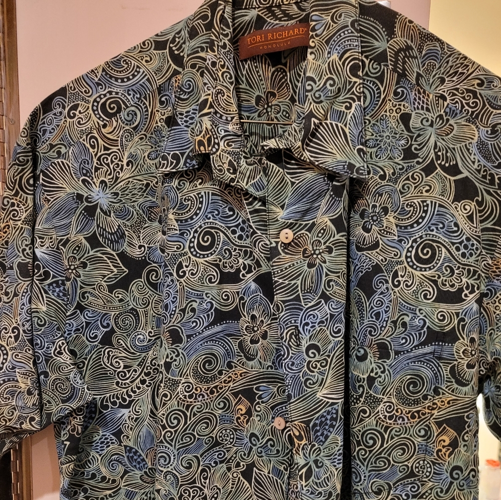 Tori Richard aloha shirt- Sz small